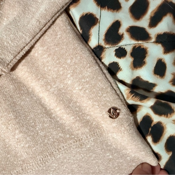 💕Volcom Sweater💕 - Picture 2 of 6